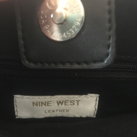 Vintage Nine West Black Leather Shoulder Bag/Crossbody - Picture 3 of 9